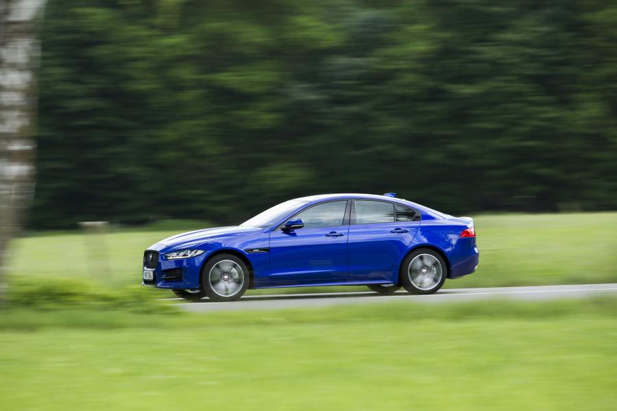  Jaguar XE 25t AWD R-Sport 2016 года  (WW) (фото 2 из 8)